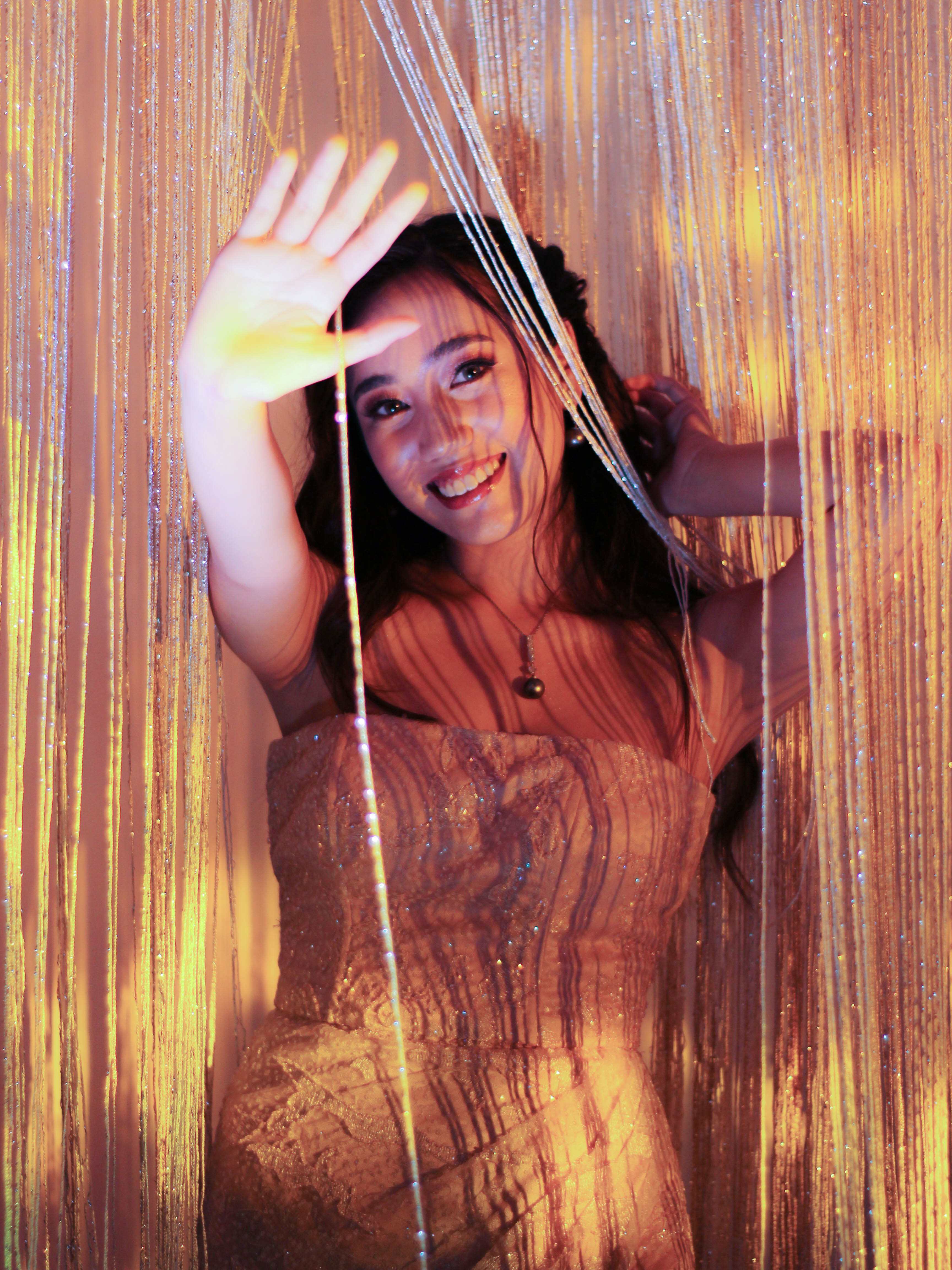 Mia Kirsten opening left